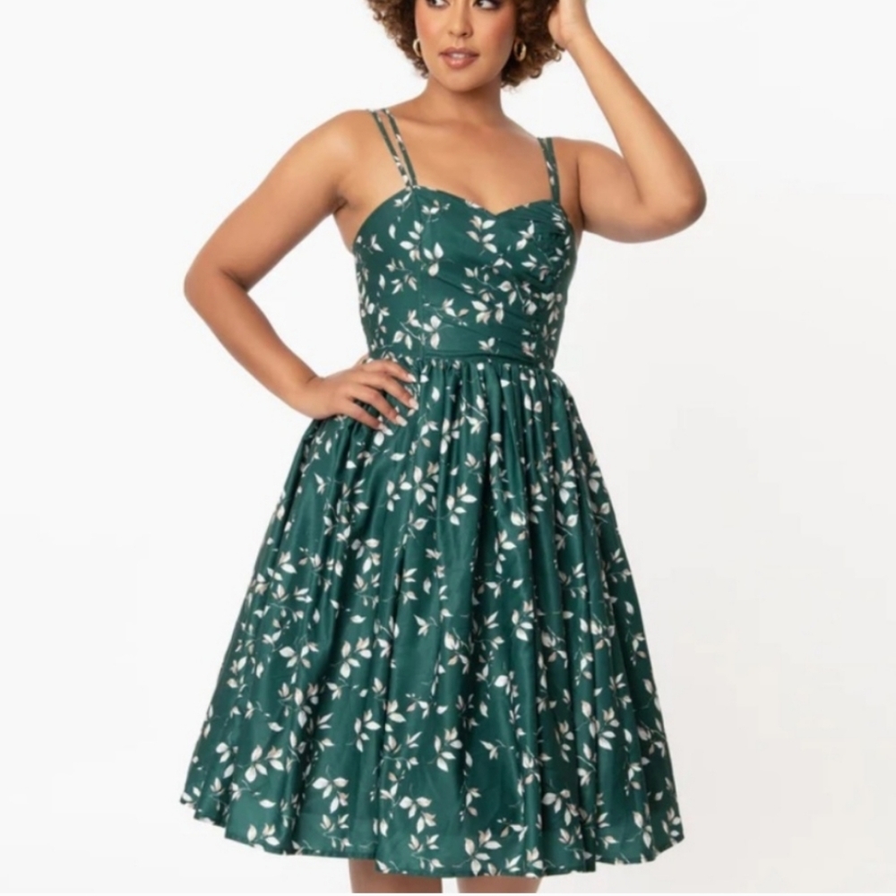 Unique Vintage Green Tea-Leaf Print Fit-and-Flare Dress